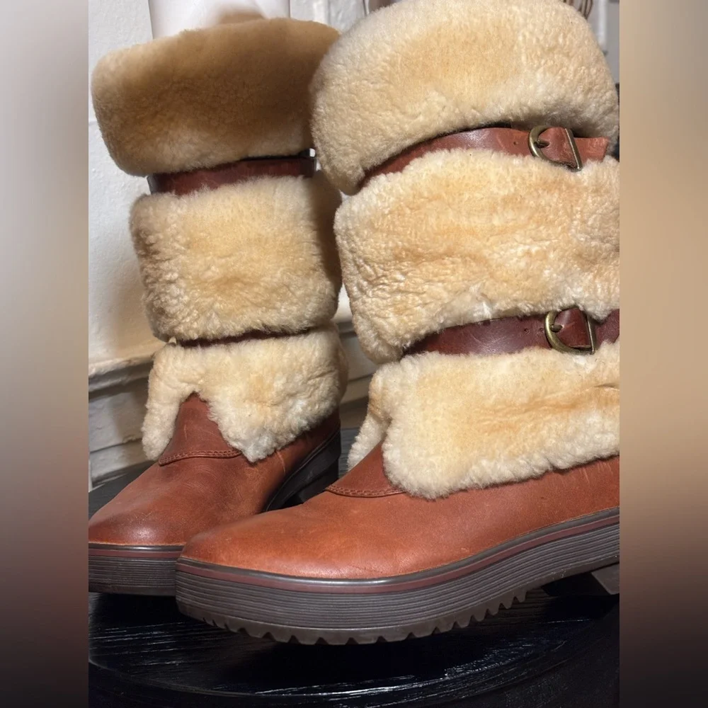 UGG Australia Lilyan Mahogany Waterproof Leather boots - Like New - Picture 2 of 13
